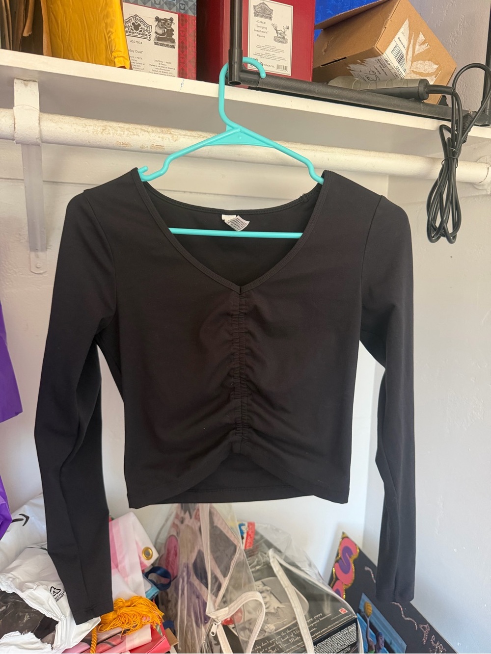 Women's Black Ruched V-Neck Long Sleeve Top